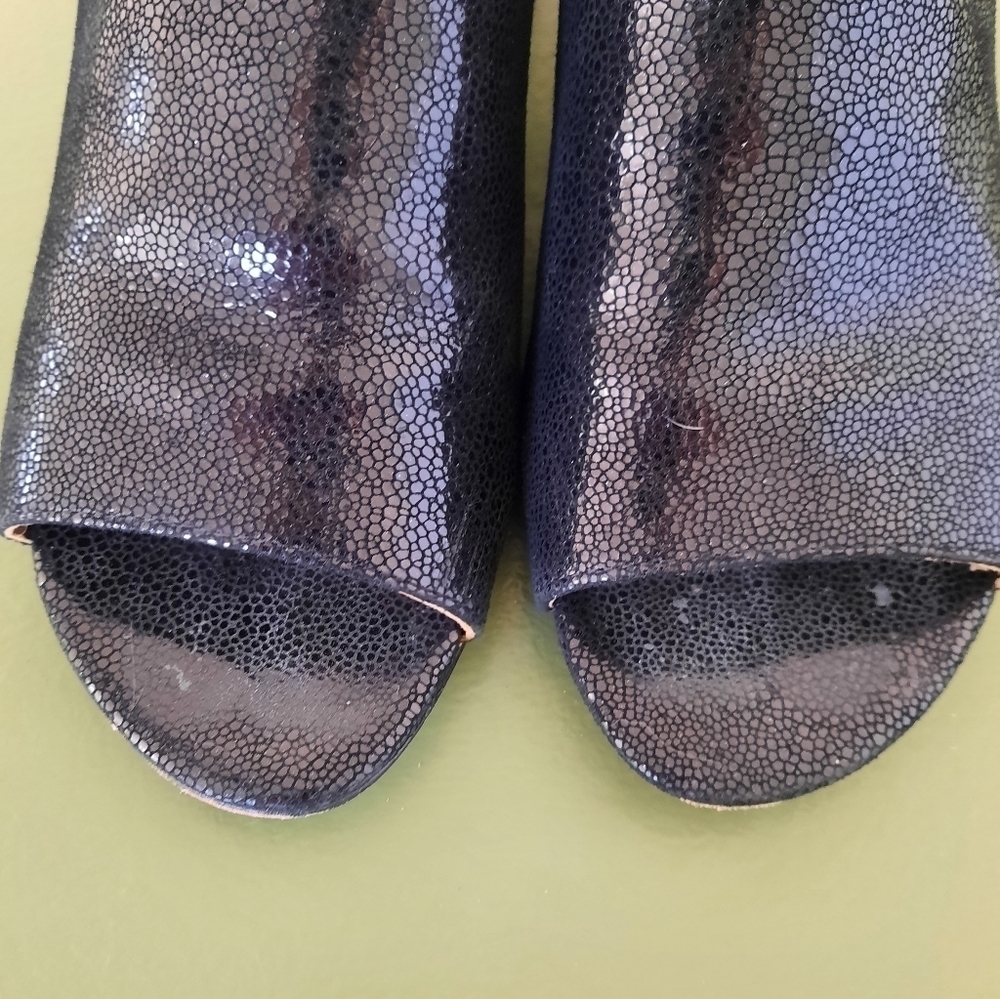 Donald J. Pliner Black Textured Leather Open-Toe Block Heel Mules - Picture 5 of 8